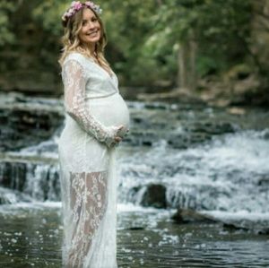 Sexy and feminine dress. Photoshoot.maternity.boho